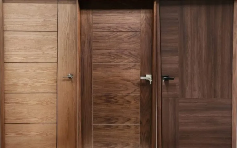 Puerta de madera sólida para interiores y exteriores en SLP